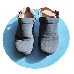 White Mountain 'Being Leather' Clog w/ wooden lift - Size: Unknown - New WT